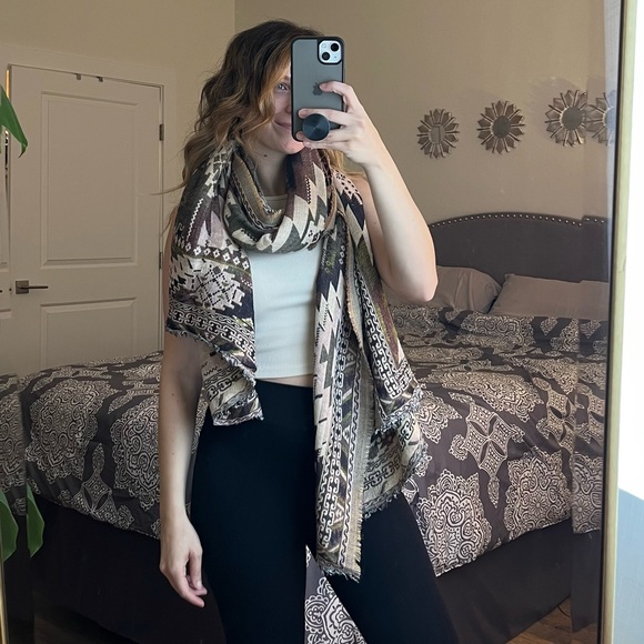 Aztec scarf/shawl - Picture 2 of 6